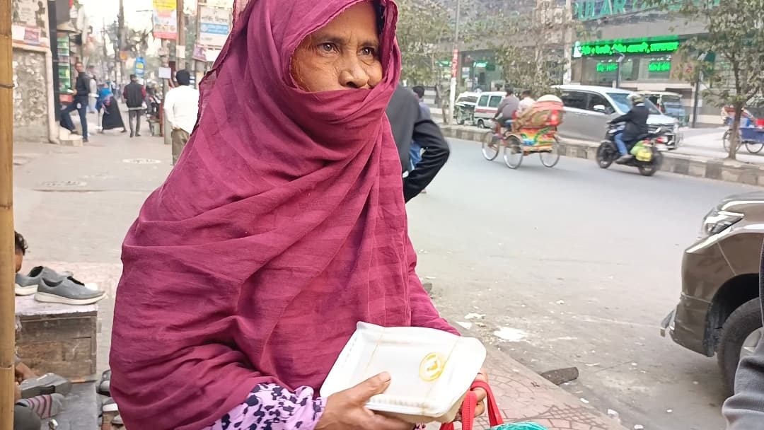 Chef preparing trays of meals for distribution